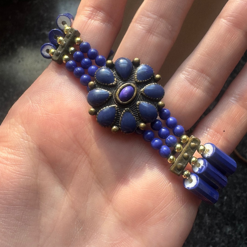 Vintage Cobalt Blue Beaded Flower Stretch Bracelet Antique Gold Tone Boho